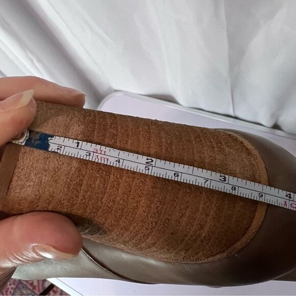 BP Almond Toe Tan Chunky Heel Ankle Booties Size 11 - Picture 9 of 10